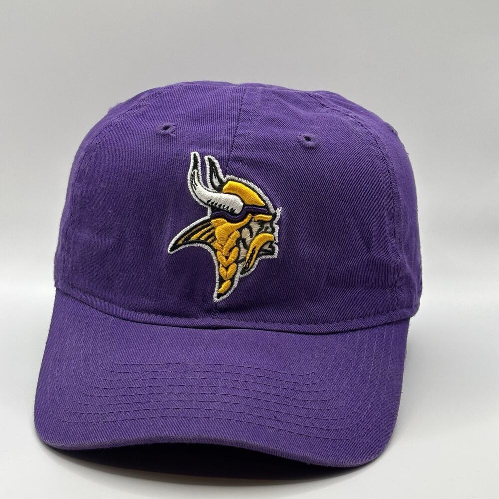 Minnesota Vikings Hat Cap Fitted Size Medium Purple NFL SKOL